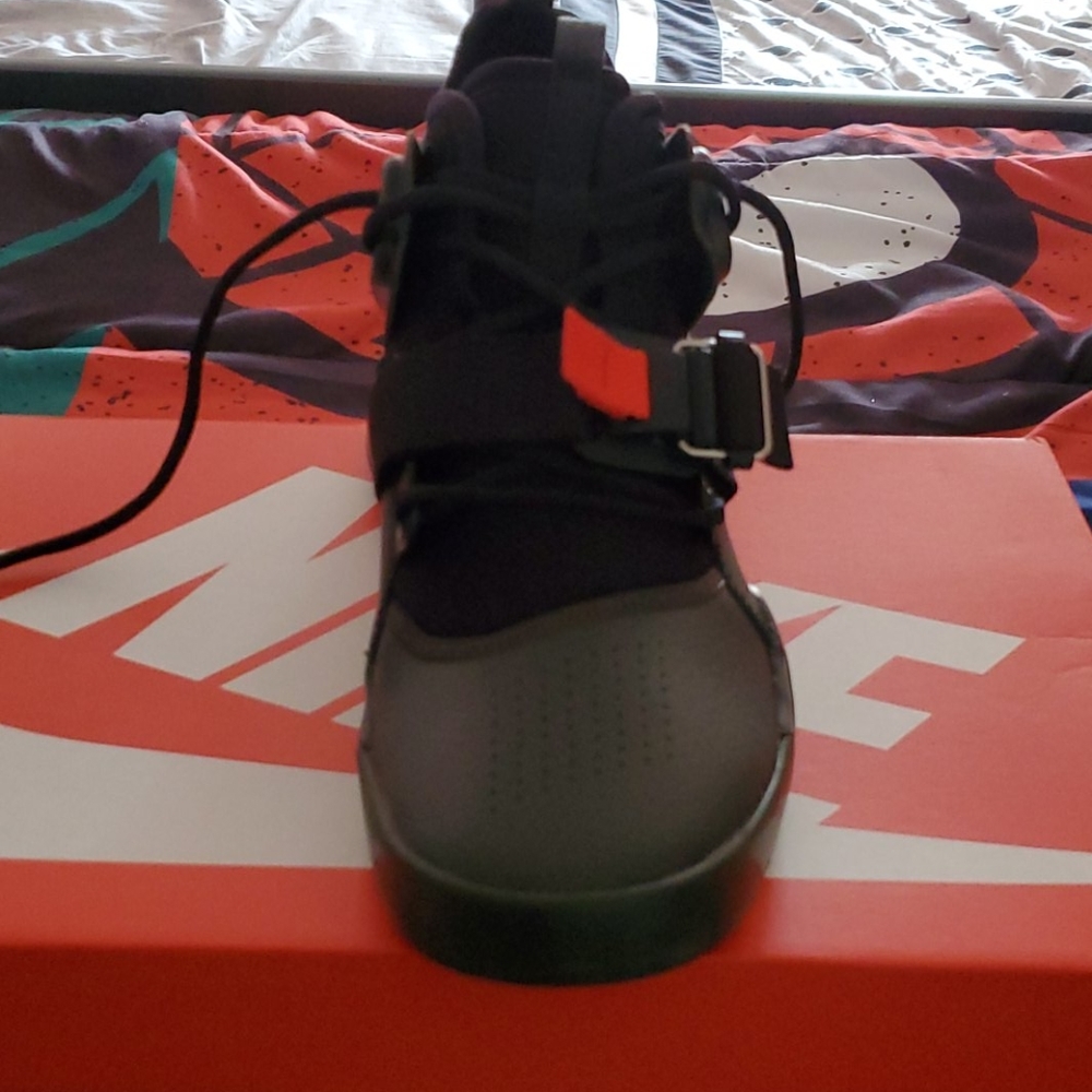 Shoes - Picture 3 of 6